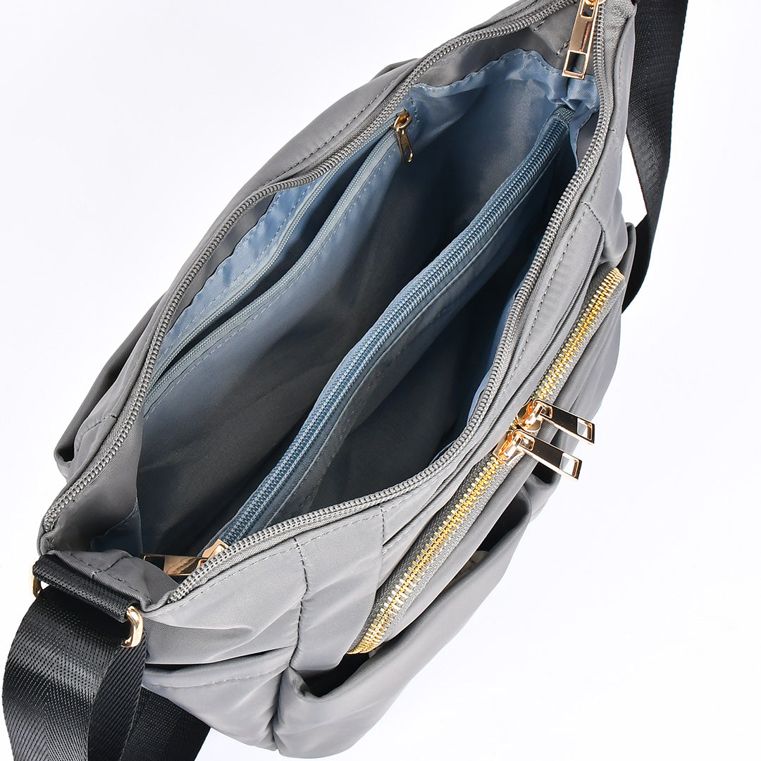 グレーナイロンショルダーバッグの収納ポケット内側