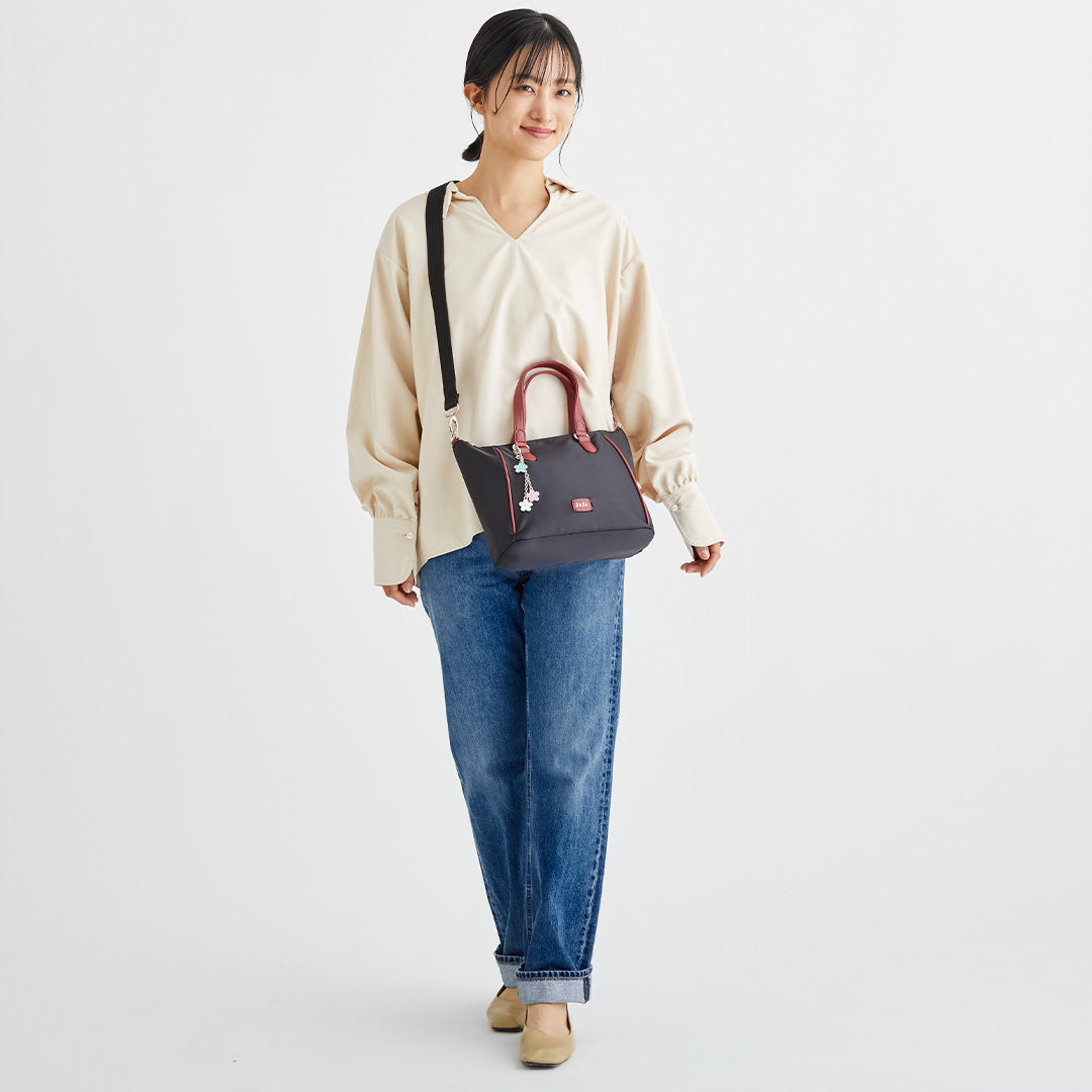 ZAZA ツイルナイロン花チャーム付き2wayハンドバッグ EL5335