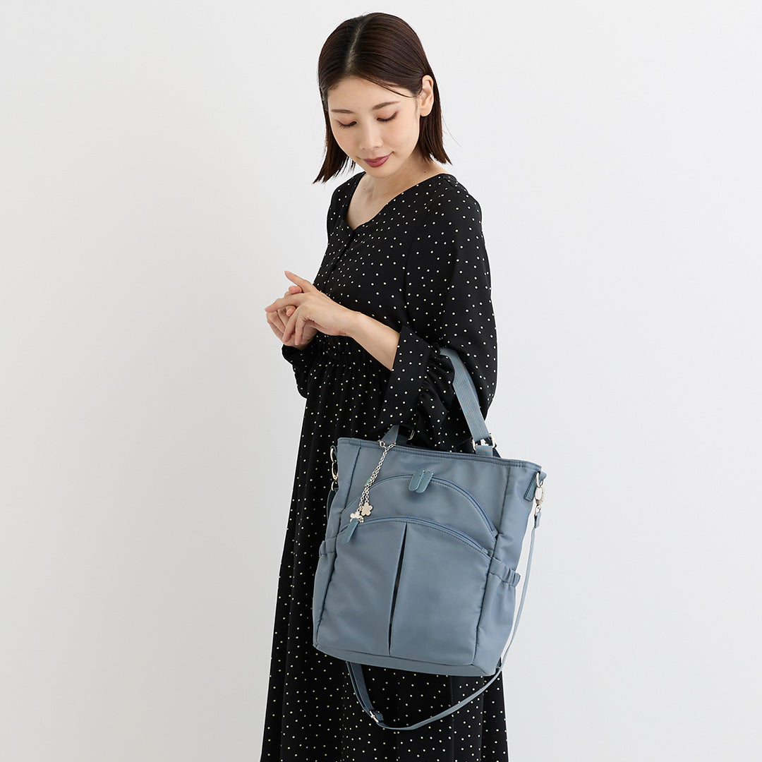 ZAZA はっ水ナイロン花チャーム付き4wayバッグ EL5629