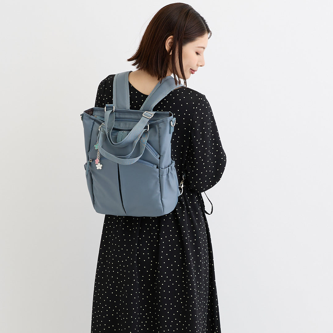 ZAZA はっ水ナイロン花チャーム付き4wayバッグ EL5629