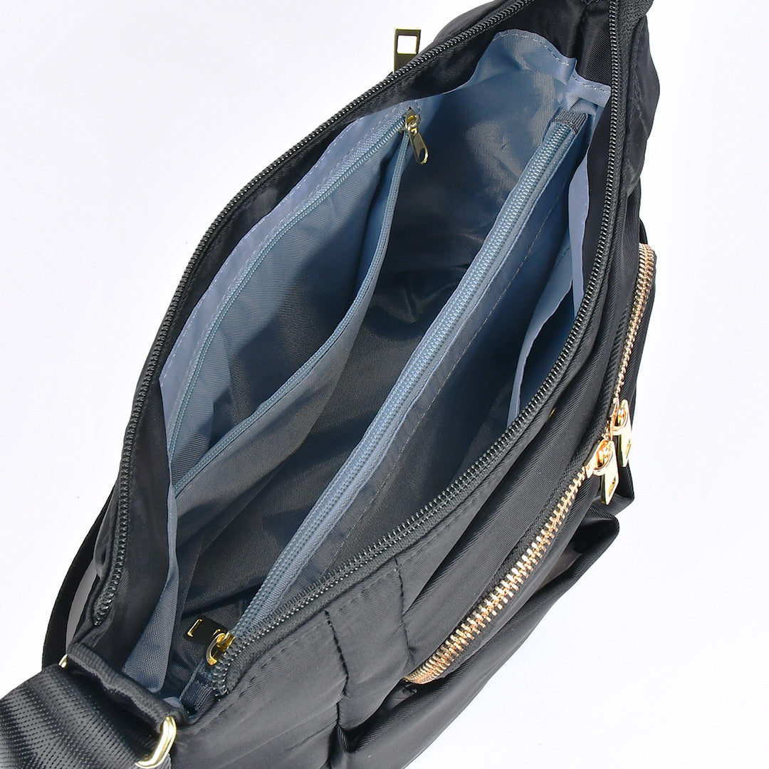 ブラックナイロンショルダーバッグの収納ポケット内側