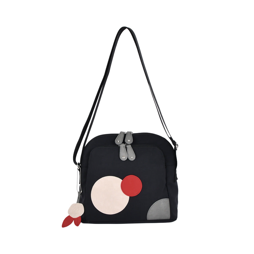 ブラックの水玉ナイロンショルダーバッグ 正面