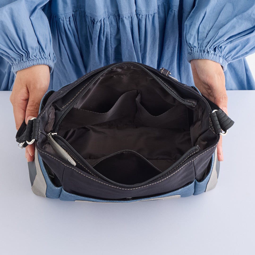 ZAZA シワナイロン×合皮猫チャーム付きマルチカラーショルダーバッグ EL5789