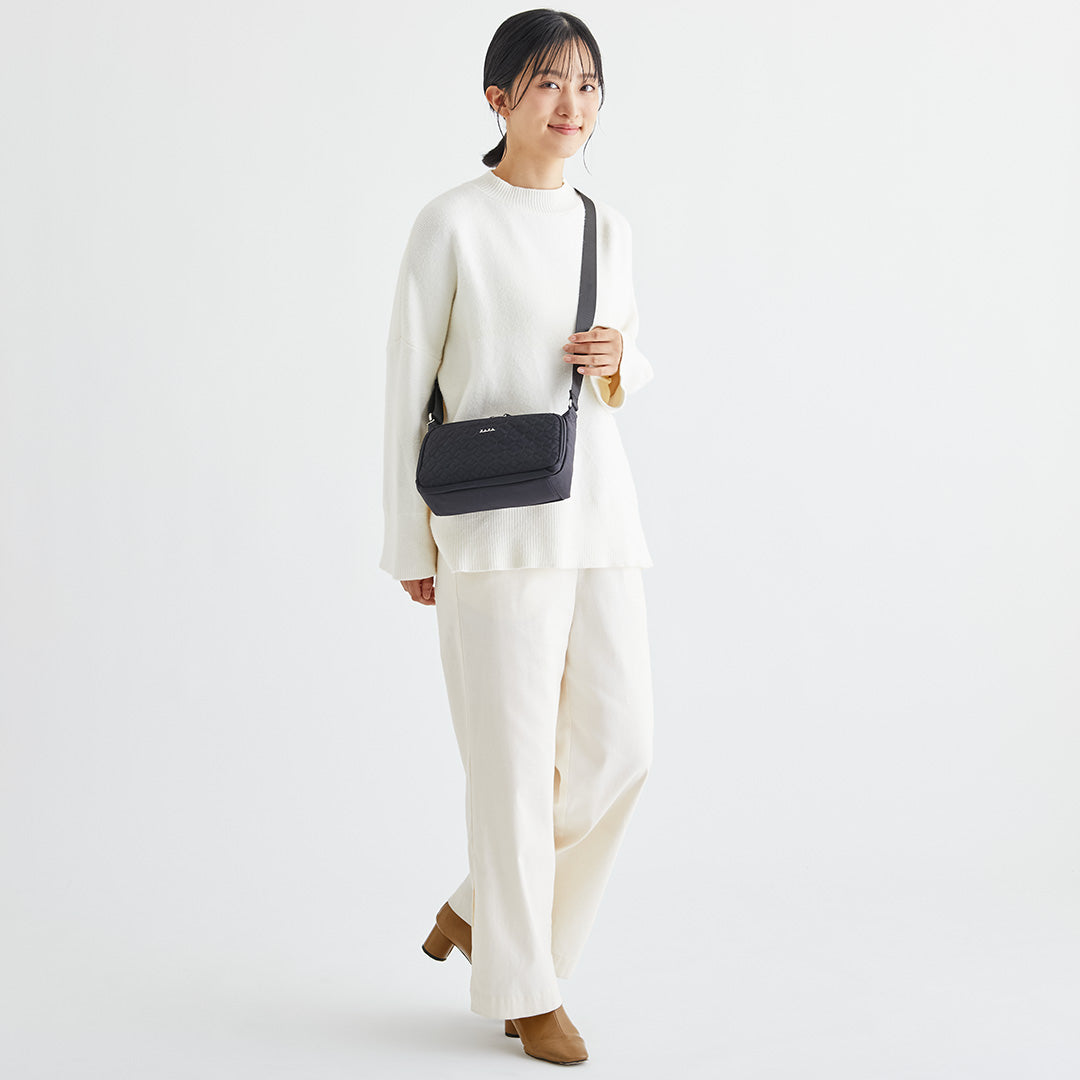 ZAZA キルトリボン猫チャーム付きポシェット EL7141