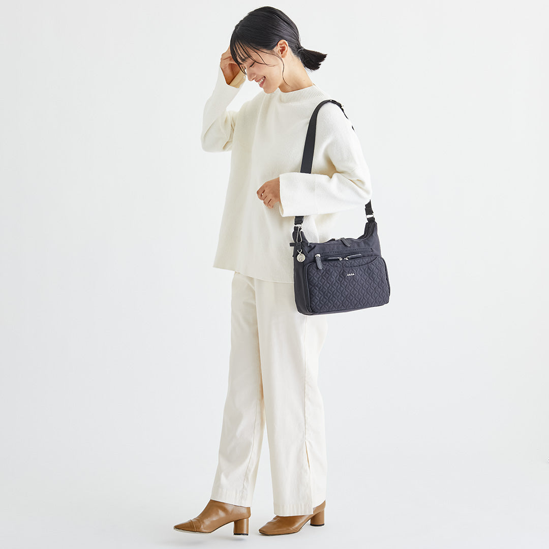 ZAZA キルトリボン猫チャーム付きショルダーバッグ EL7142