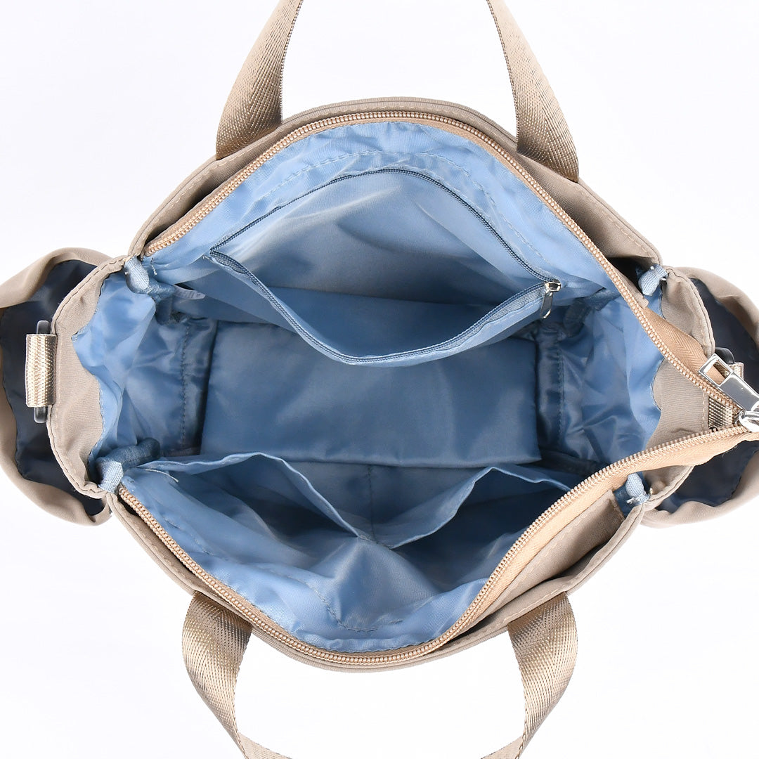 カジュアルナイロン2WAYショルダーバッグ ライトグレー 内部の収納ポケットとファスナーポケット付き仕様