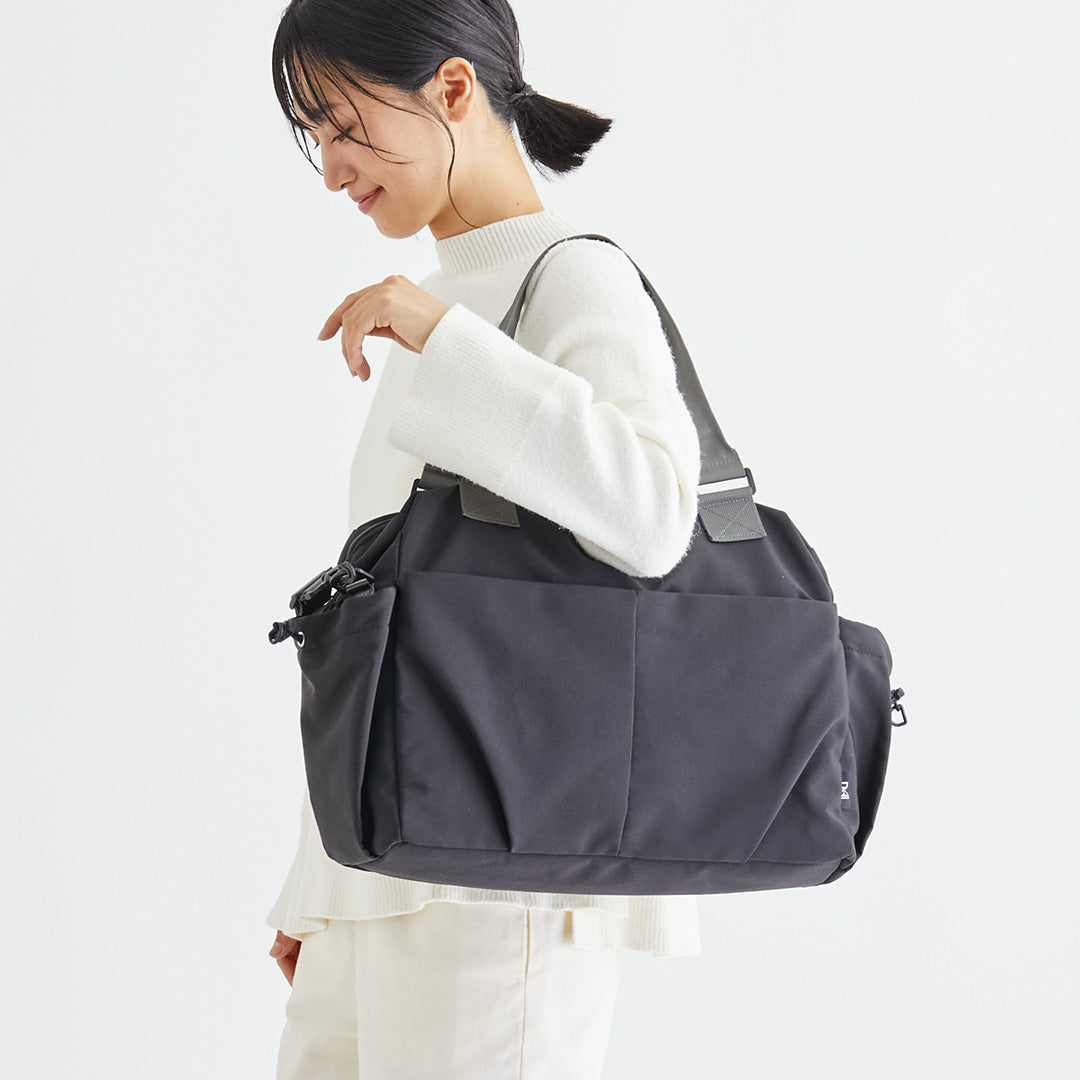 カジュアルナイロン2WAYボストンバッグ ブラック 肩掛けイメージ