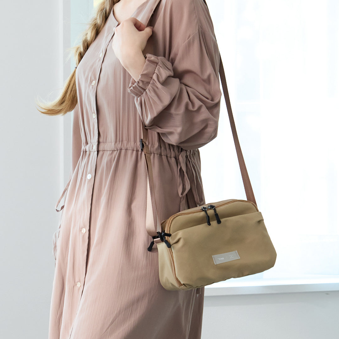 *nap コンパクト3層ショルダーバッグ ベージュ/デイリー/お出かけ/ショルダーバッグ/コンパクトバッグ/ナイロン/はっ水/軽量/多収納