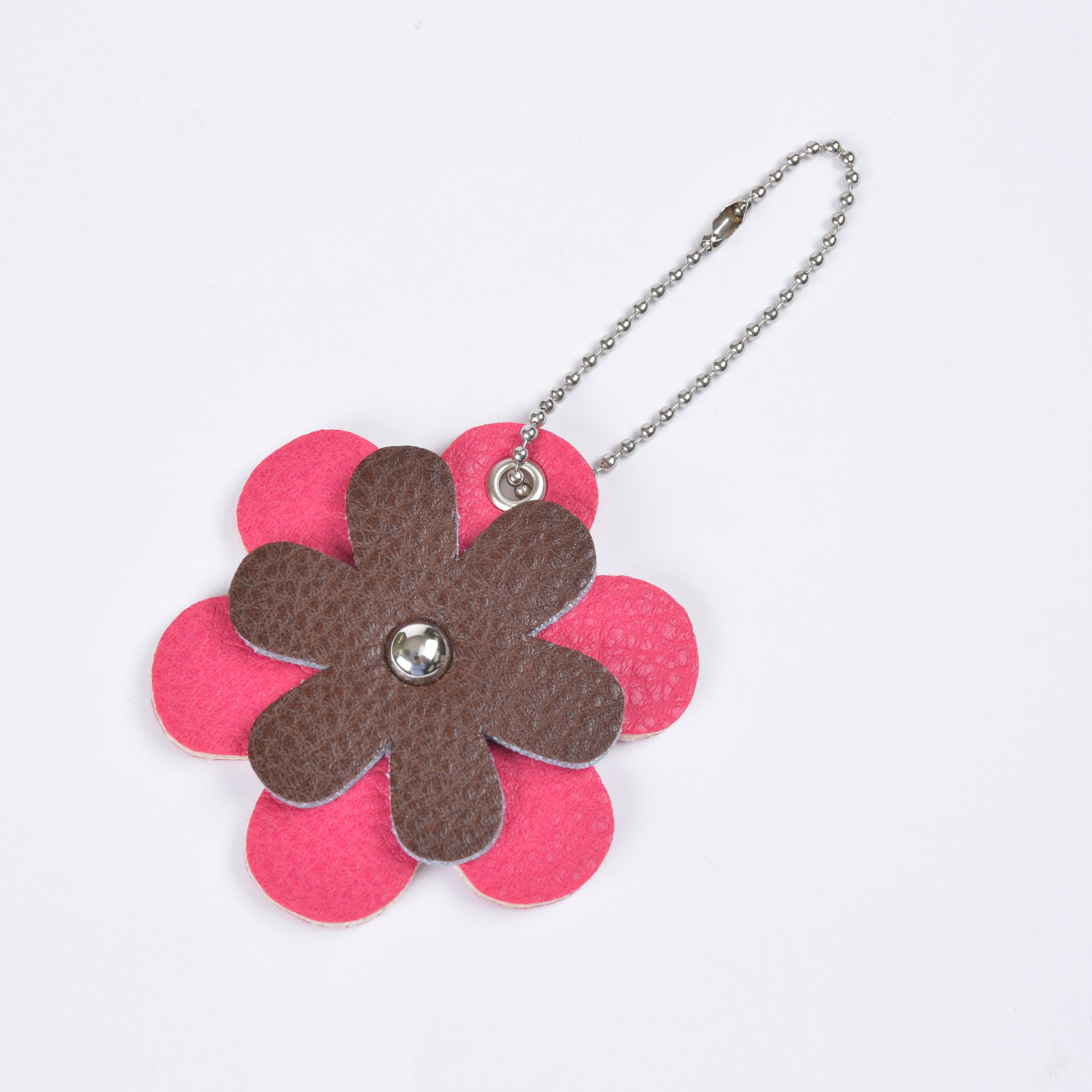 ピンクとブラウンの花型チャーム