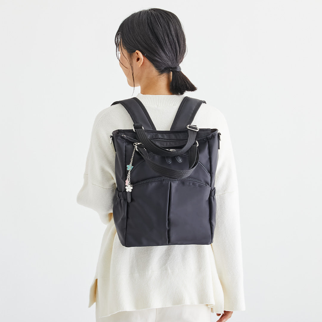 ZAZA はっ水ナイロン花チャーム付き4wayバッグ EL5629