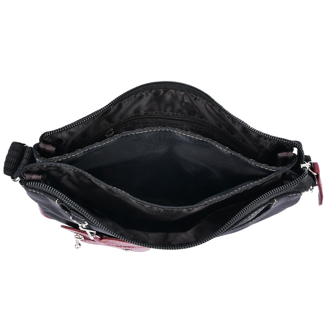 シワナイロンリンゴチャーム付きショルダーバッグミニ ブラック×レッド 内装
