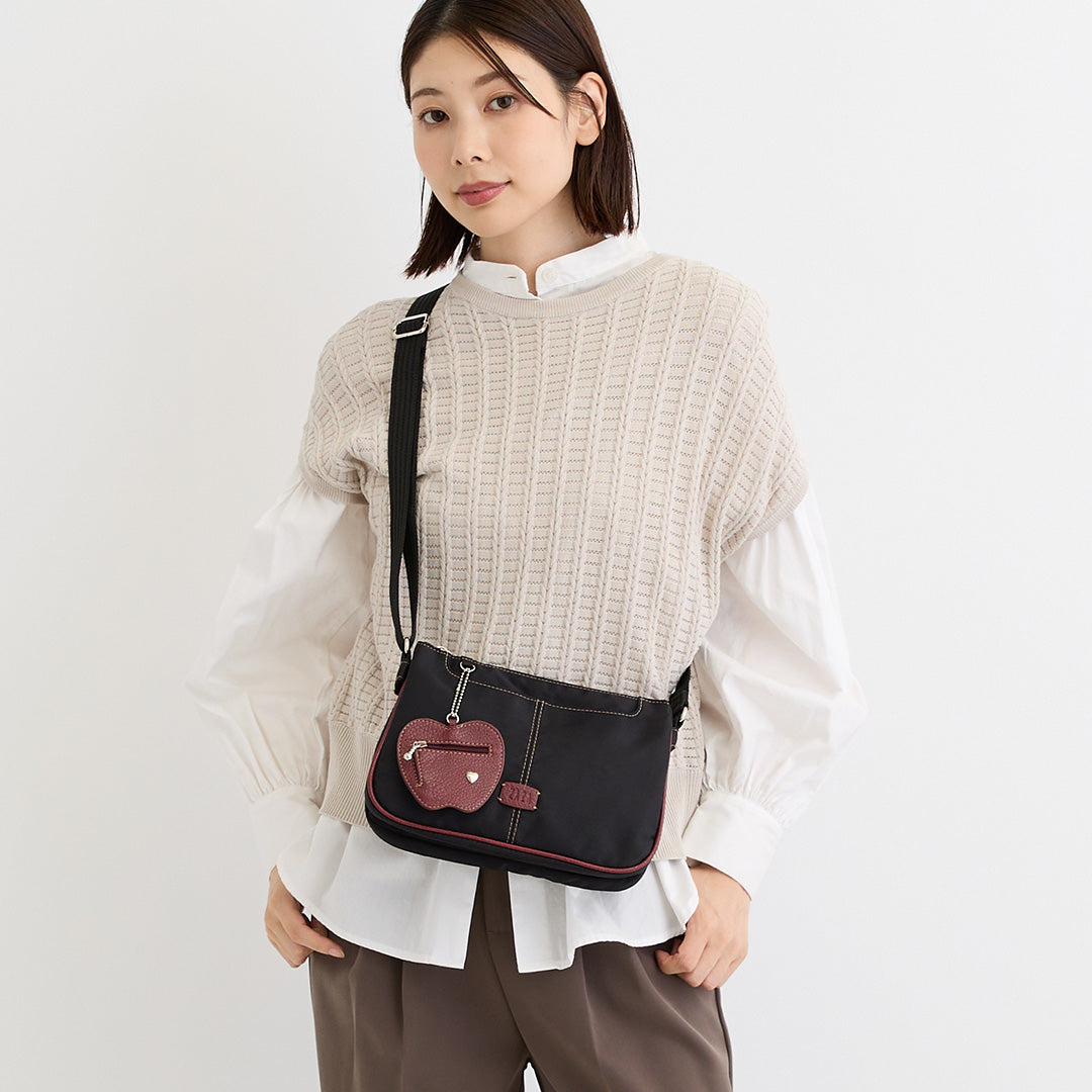 チャーム付きバッグ｜大人の女性に似合うおしゃれで実用的なバッグを