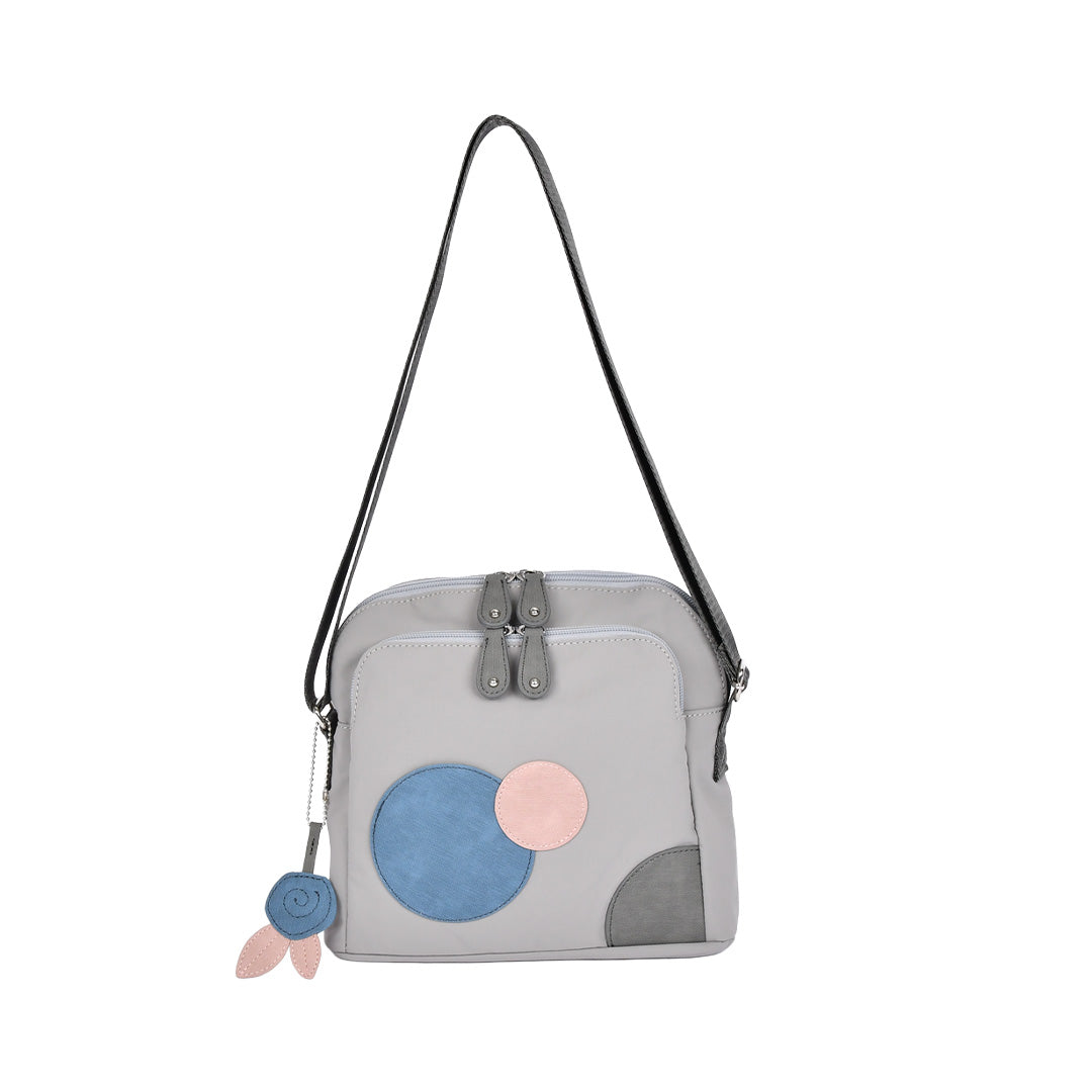 グレーの水玉ナイロンショルダーバッグ 正面