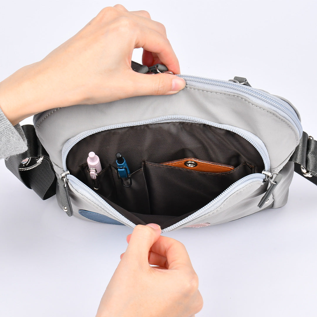 水玉ナイロンショルダーバッグ 前ポケット