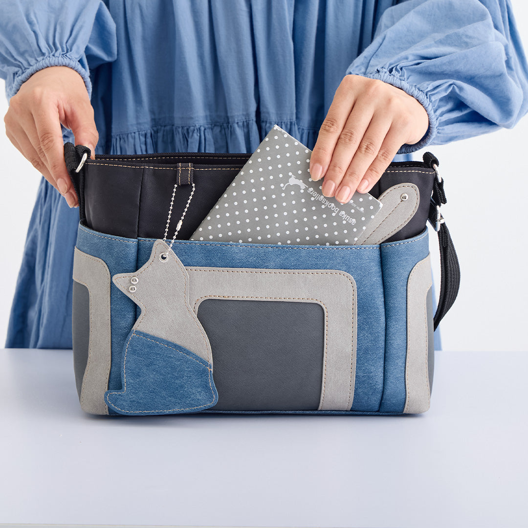 ZAZA シワナイロン×合皮猫チャーム付きマルチカラーショルダーバッグ EL5789