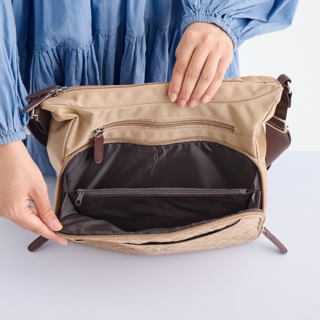 ZAZA キルトリボン猫チャーム付きショルダーバッグ EL7142