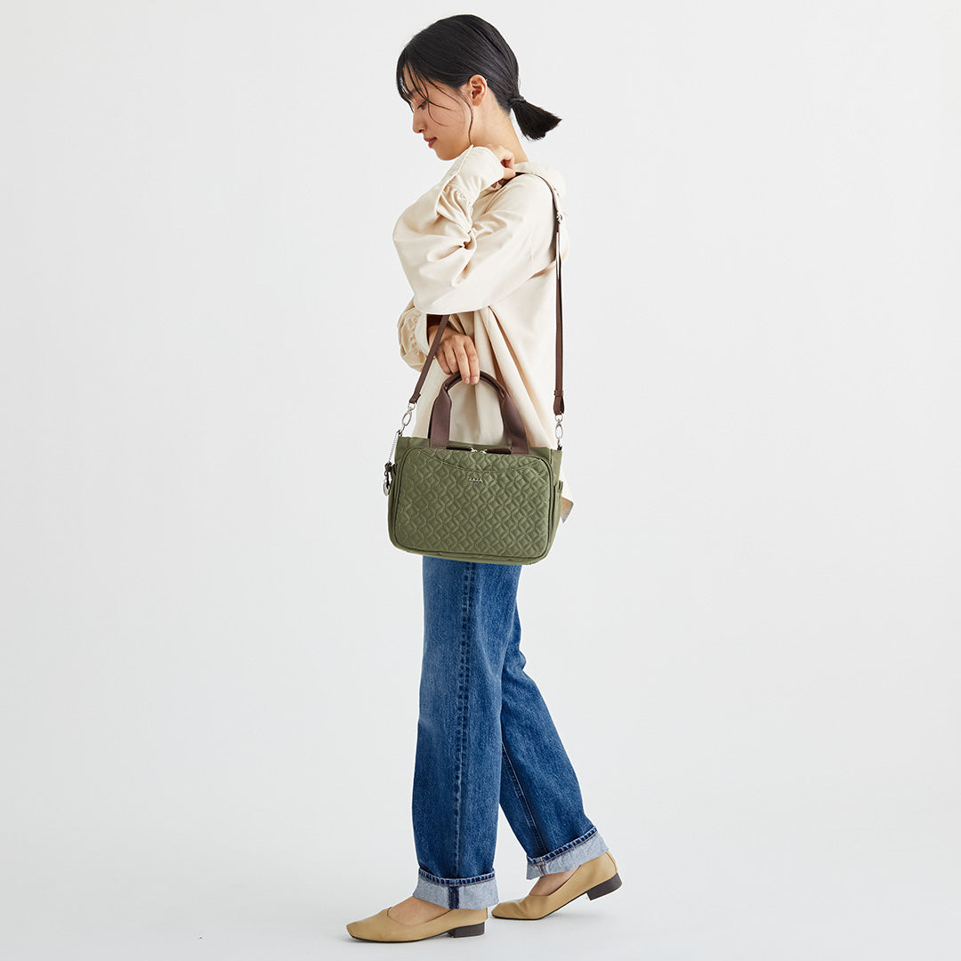 ZAZA キルトリボン猫チャーム付き2wayハンドバッグ EL7186