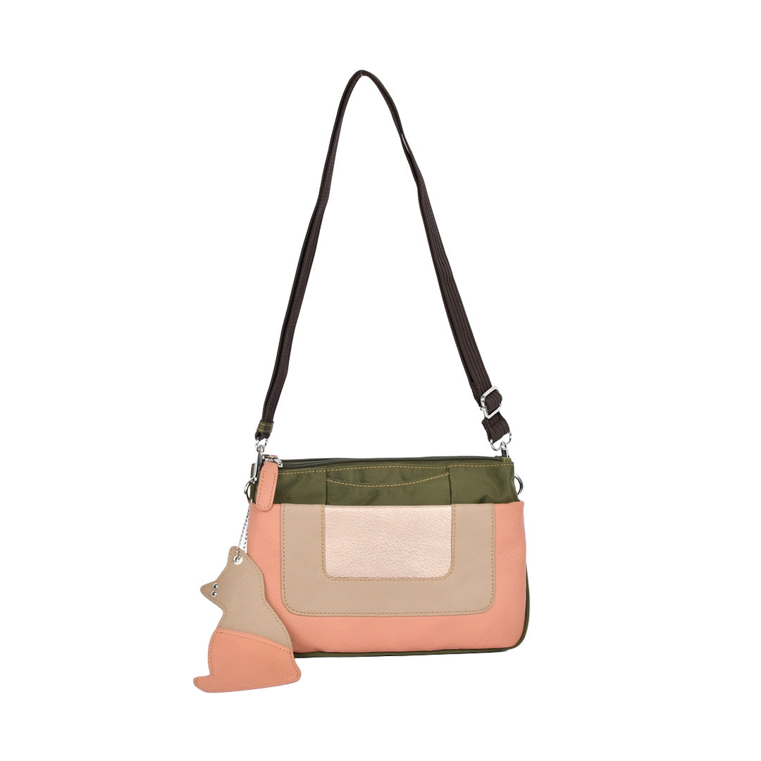 シワナイロン×合皮猫チャーム付きマルチカラーショルダーバッグミニ カーキ×ピンク 正面