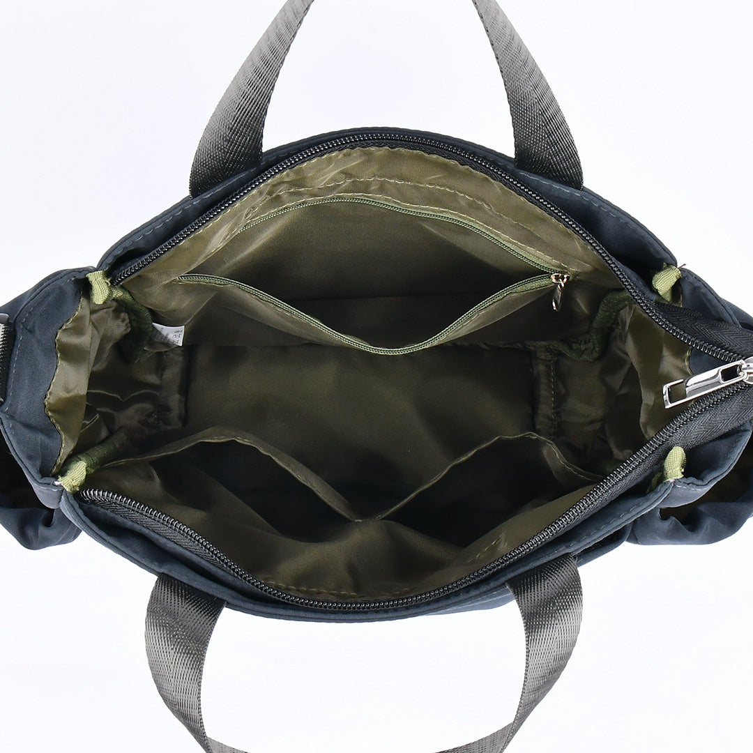 カジュアルナイロン2WAYショルダーバッグ ダークグレー 内部の収納ポケットとファスナーポケット付き仕様