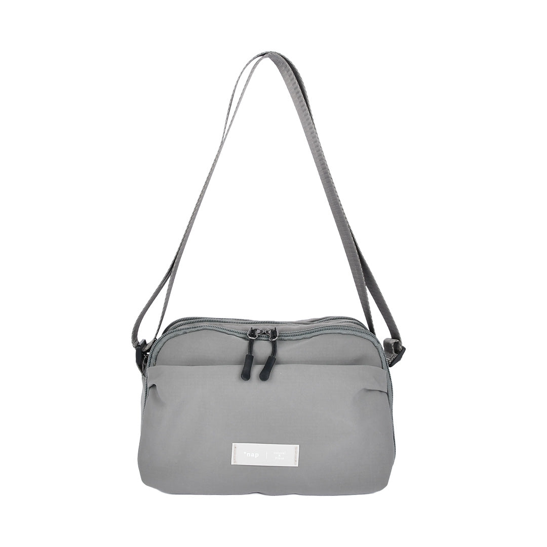*nap コンパクト3層ショルダーバッグ グレー/デイリー/お出かけ/ショルダーバッグ/コンパクトバッグ/ナイロン/はっ水/軽量/多収納