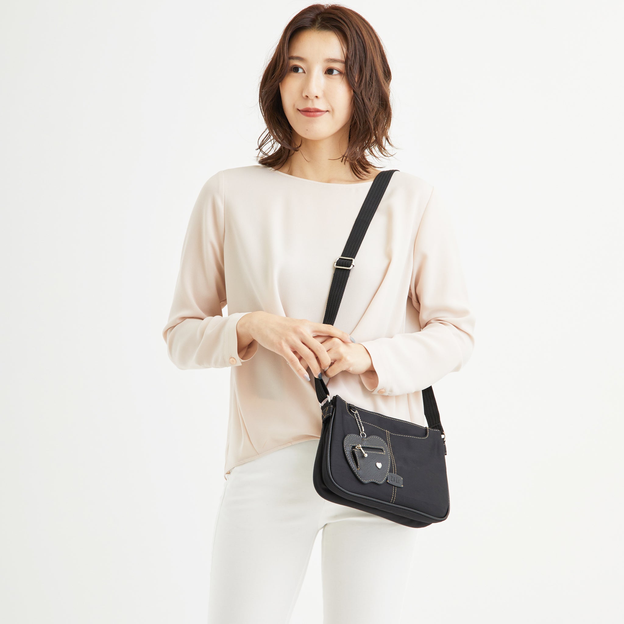 Abel ハンドバック　チャーム付き チャーム付きバッグ｜大人の女性に似合うおしゃれで実用的なバッグを